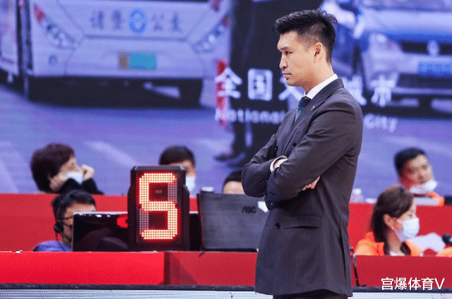 同曦男篮|明星老总拒绝下课！重返南京同曦，CBA顶薪球员回归，要结束连败