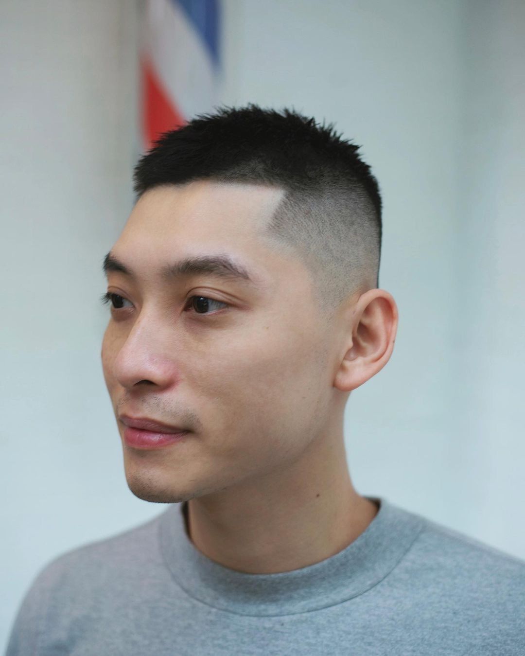 短发 建议中年男人：少留这3种“痞气发型”，油腻土气，长得帅也白搭