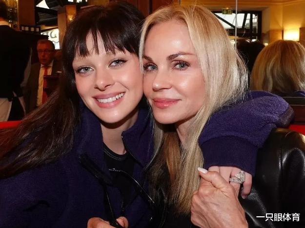 藏地奇兵|妮可拉才是妈宝女!67岁母亲掌管豪门,比贝嫂更强势,收服大布