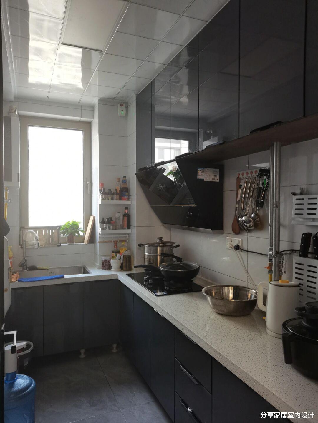 看她家人生第一套新房，装修非常朴素，不做吊顶不做电视墙很喜欢