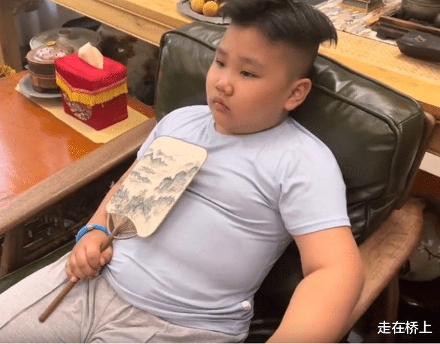 郭汾阳|郭汾阳考查相声演员，挑剔张云雷基本功，被反问后骑玩具车逃跑