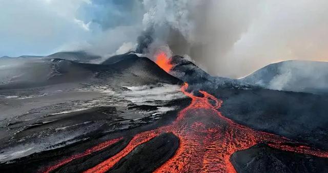 全世界都担心“黄石火山”复活,若爆发,人类还能生存吗?