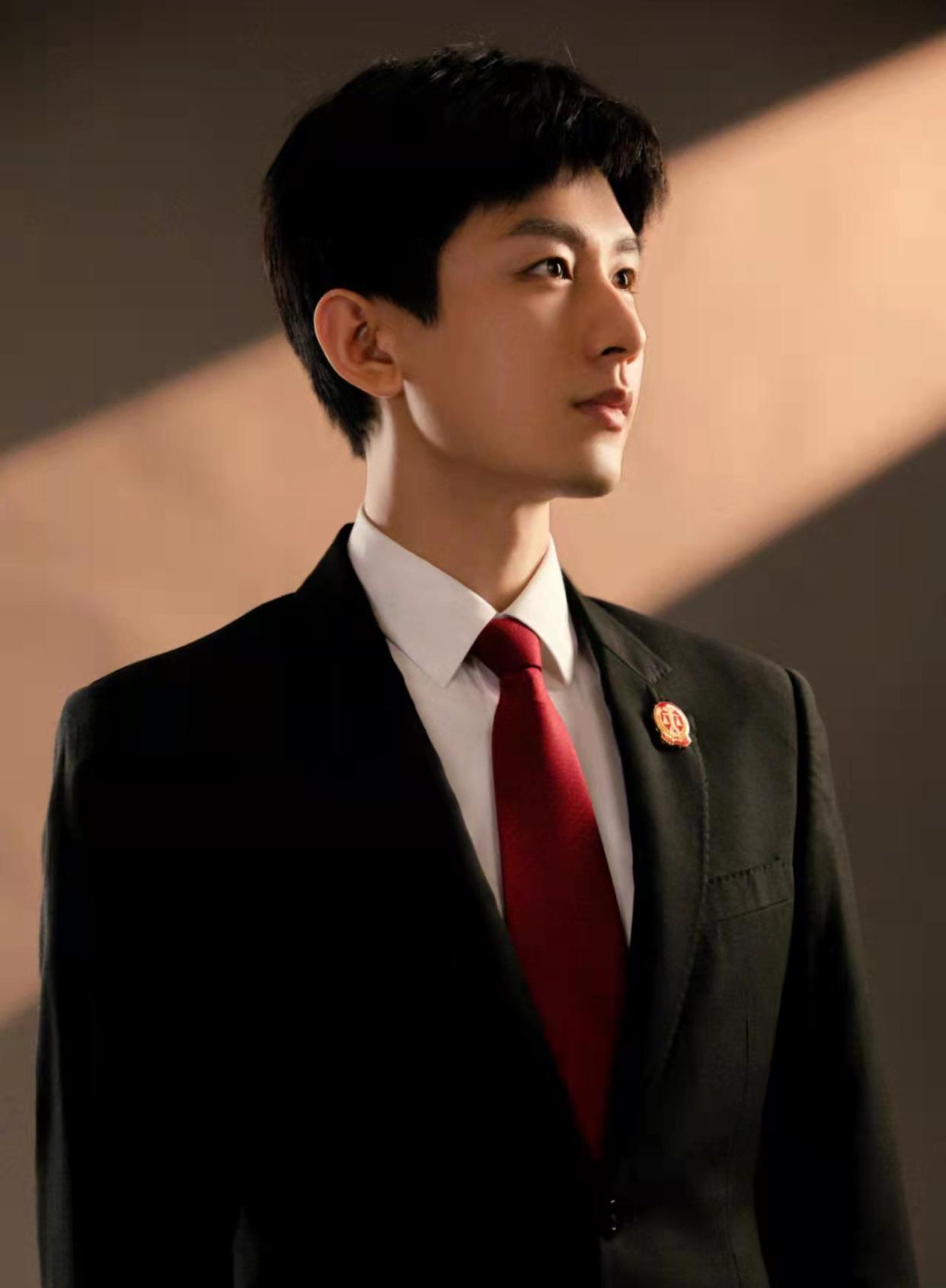 李现|内娱男流量一览表：肖战王一博夺得第一，同一年爆火的李现掉档了