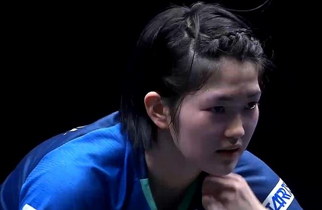 |决胜局因伤退赛！17岁小将1-3落后未放弃，最终女单夺冠