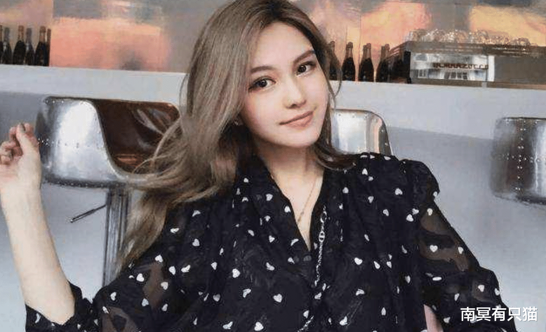 抖音|“京圈名媛”周扬青:既是红三代也是富二代,背景强到王思聪喊姐