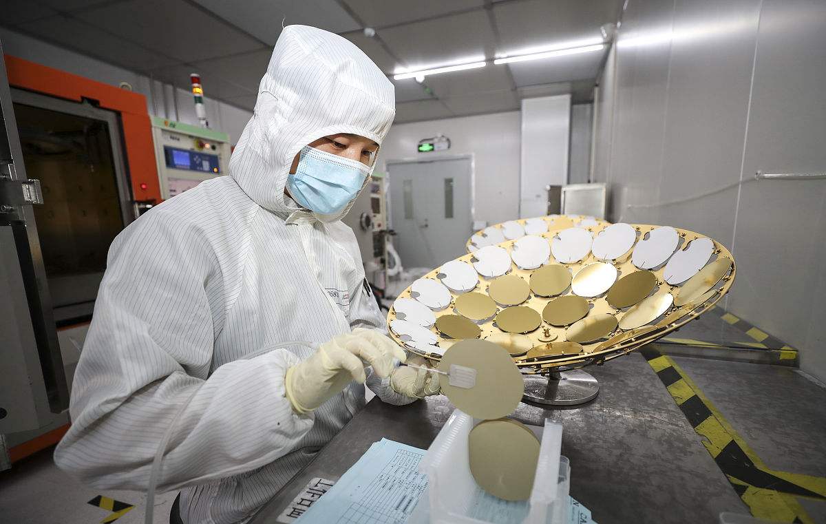 芯片|12年前中美芯片人才不相上下，如今现状如何？美国新增8万人