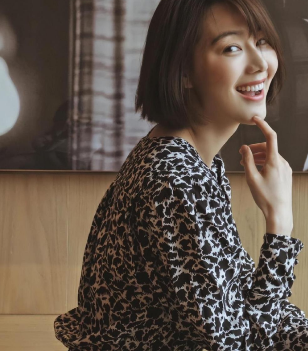 曹可凡|央视主持王冠:曾和曹可凡传绯闻,38岁依旧单身,婚姻让父母担忧!