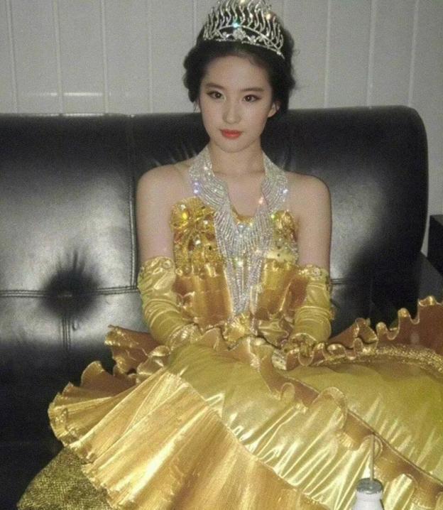 金鹰女神|八位金鹰女神，糊了两位，今年赵露思与赵今麦当选的机会大