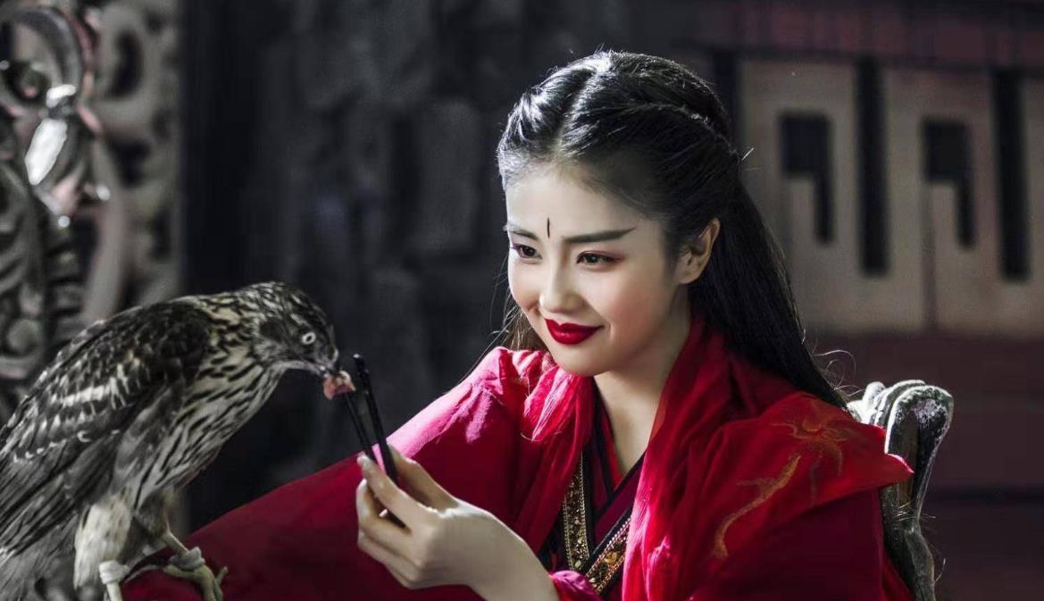 白梦妍|“一人得道”白鹿:被于正称为最爱的人,成名后花高薪供养闺蜜