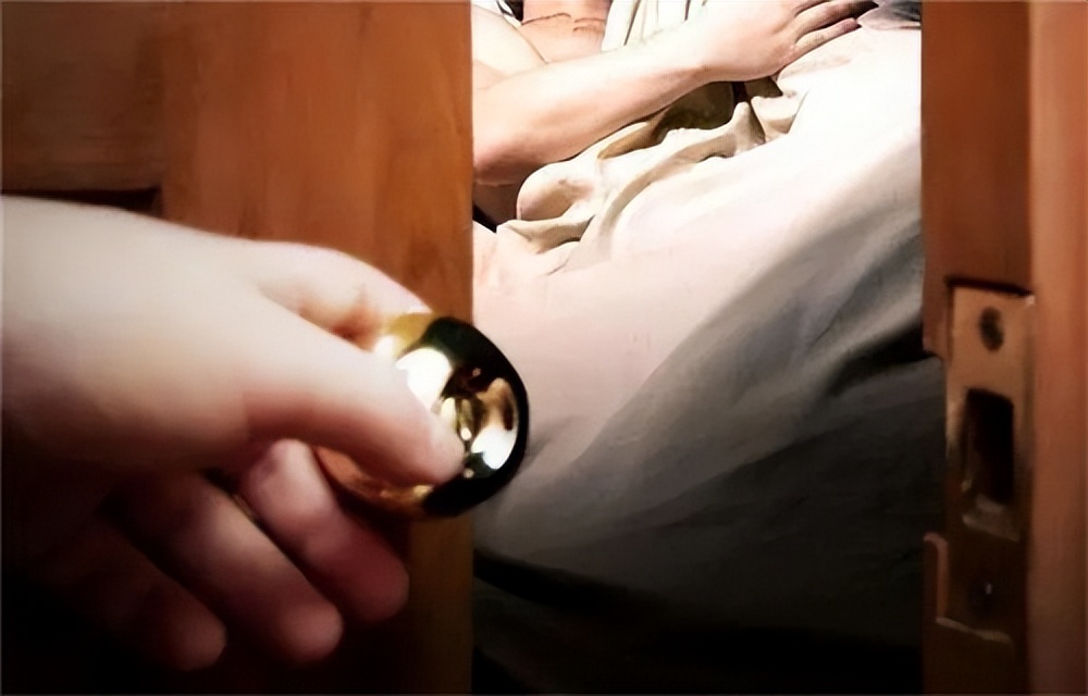 案例 云南女子出轨流产后,又和情人病房偷欢,被丈夫发现酿血案