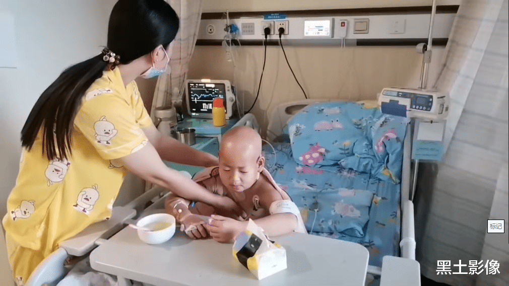 小女儿患重症已危在旦夕,大女儿又意外溺水身亡,眼看着家就要散了