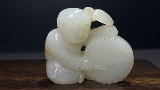 和田玉籽料|清 和田玉籽料童子击鼓挂件