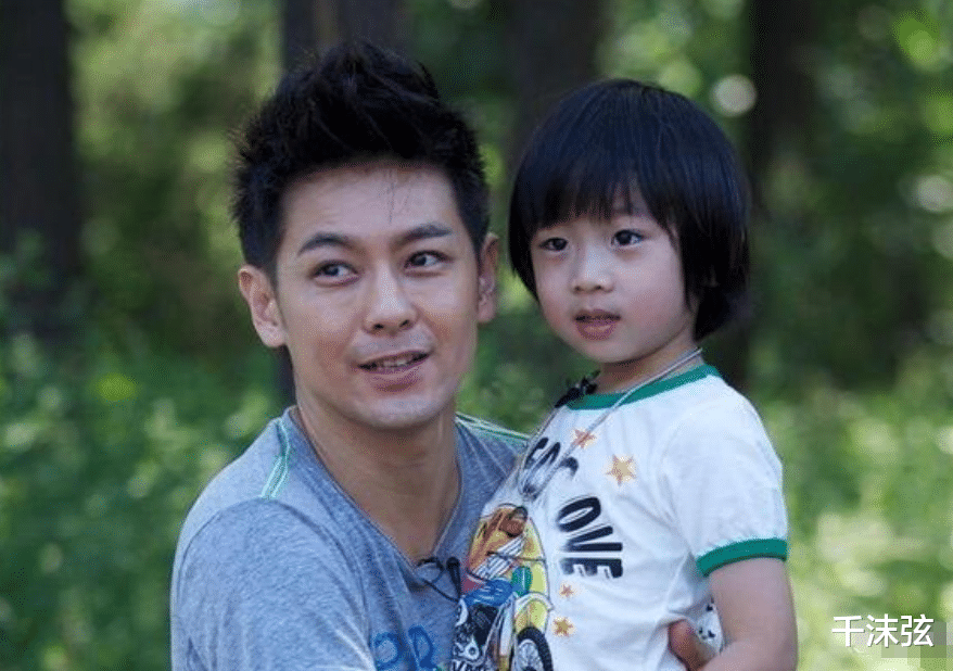 林志颖|林志颖车祸后再次开车外出!伤疤位置没有头发,单手开车为自己点赞