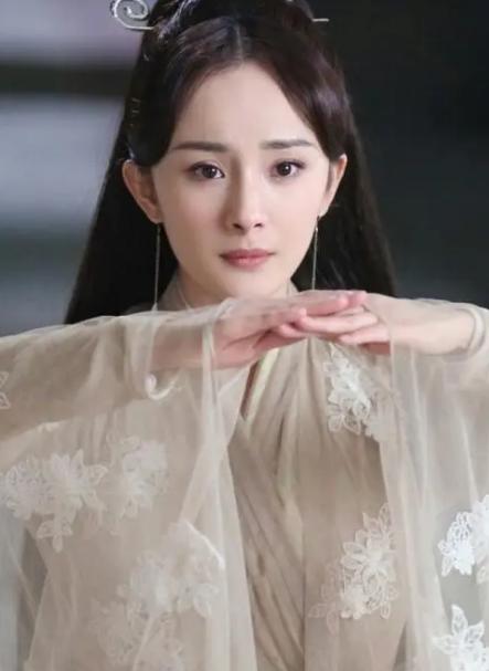 杨幂|《狐妖》未播先火，精美服道化加帅男俊女，恐成杨幂巅峰之作