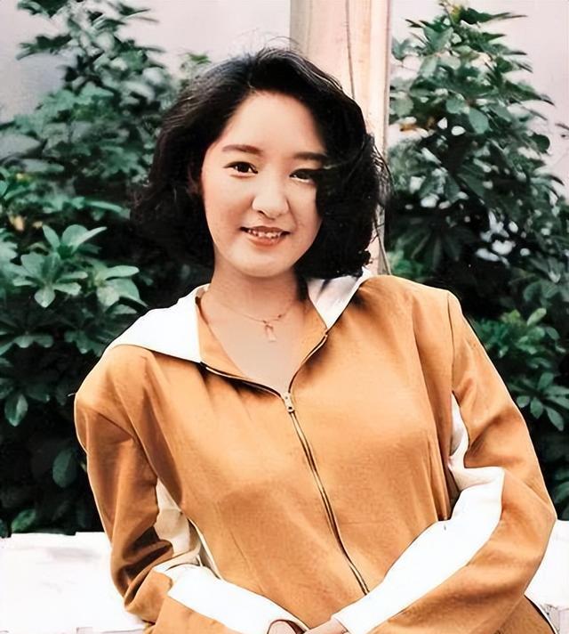 徐少强|徐少强：二婚娶小30岁妻子，60岁时当爹，如今70多依旧在拍戏养家