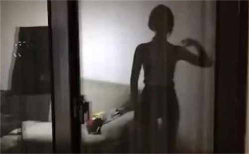 2002年,一对夫妻与异性合租酿成悲剧:妻子被老乡强迫发生关系
