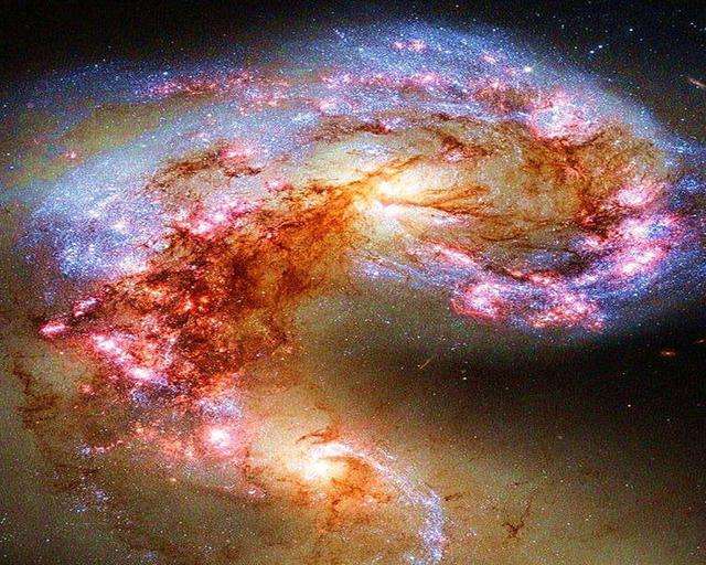 在仙女座星系群内部不同,时空点的相互关系是什么?