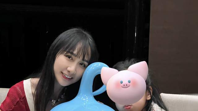 陈意涵|雷佳音老婆晒美照，穿黑丝秀大长腿似超模，10岁女儿身高近一米七