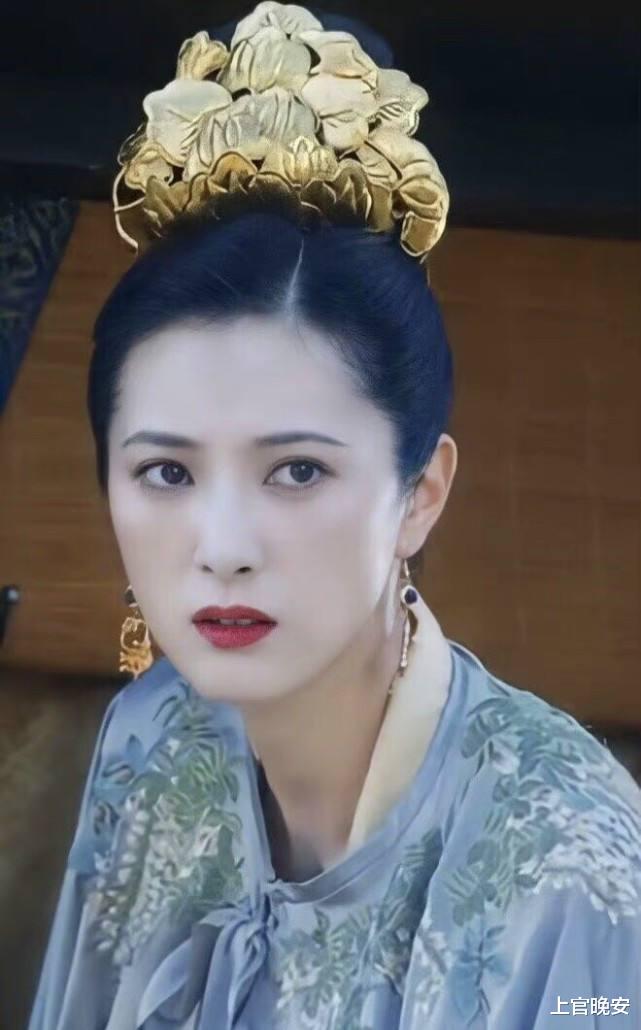 肖雄|被名字“拖累”的女星，个个貌美如花，却都有个很男人的名字