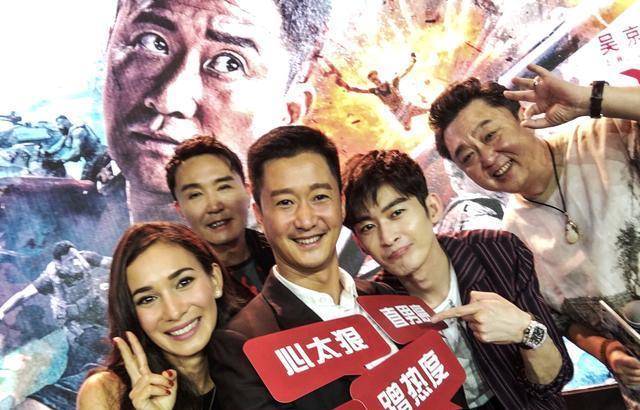 吴京|吴京破坏气氛撕海报是为哪般?吴京偷改台词,弗兰克表示太荒谬!