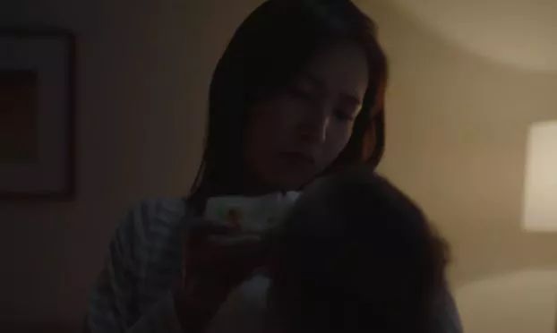 胡杏儿|胡杏儿夫妻亲密照曝光，惹来网友非议：“最丑”港姐怎么混成这样了？