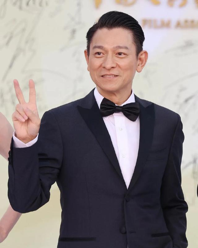 苗侨伟|7位港圈男神的妻子,苗侨伟妻子素颜自然,吕良伟夫妻像同龄人