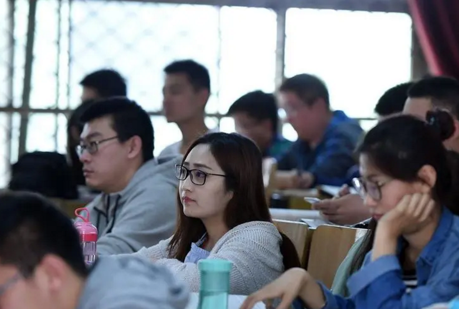 大学|大学“不被看好”的专业，实际就业率颇高，适合三无家庭学生选择
