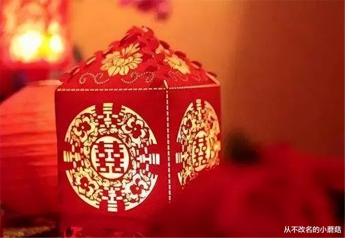 新郎新婚夜陪朋友搓麻将,留下新娘一个人睡觉,网友:太没眼力见