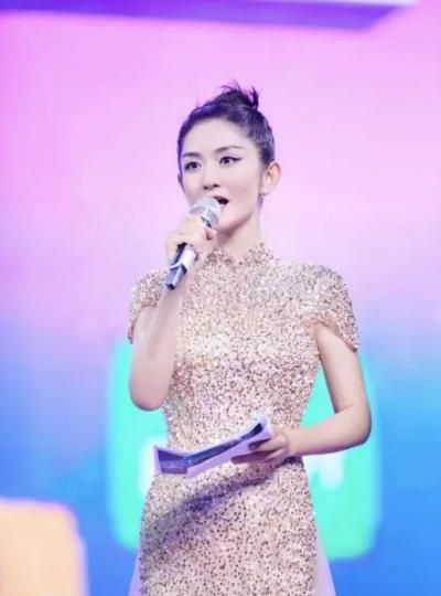 任嘉伦|谢娜主持《浪姐3》暴露短板！调侃阿娇身材惹众怒，网友：退圈吧