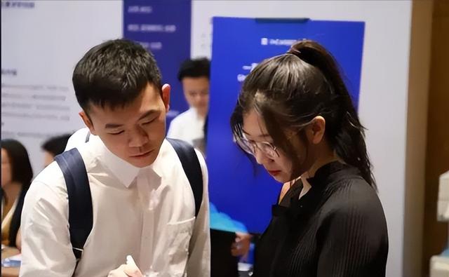 留学生|留学圈子怪现象，不求“镀金”只求“逃离内卷”，洋学历会贬值吗