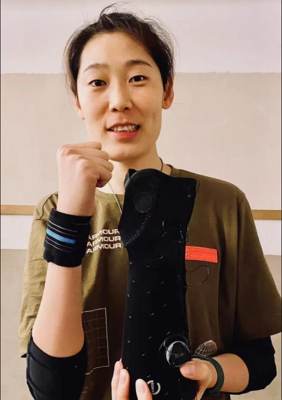 女排|黑珍珠状态火热！女排接应位置杀出天才少女，暴力进攻不逊龚翔宇