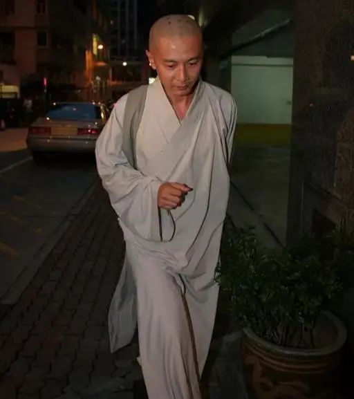 何宝生|放弃百亿财产！退出娱乐圈！出家当和尚？他是谁？