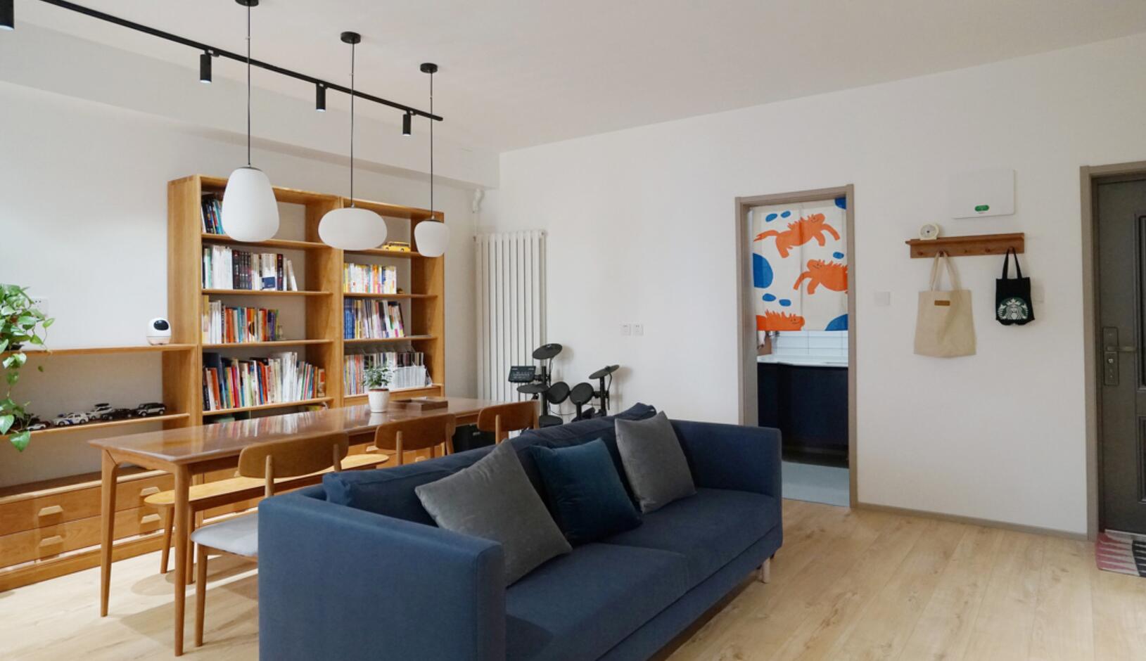 不要玄关,进门就是客餐厅,她东拼西凑出的家,照样细节拉满