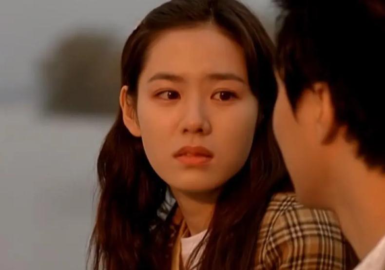 孙艺珍|准新娘孙艺珍写真曝光，镂空衣秀身材，40岁怼脸拍皮肤零瑕疵