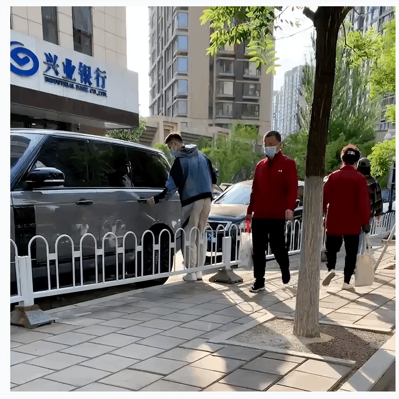刘维伟|赵继伟开豪车，徐杰现身博罗训练，刘维伟有意江苏后卫
