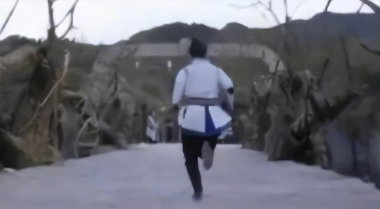 赵丽颖|演员用替身一个比一个离谱!骑马替、跪替,有人连躺着都要替身