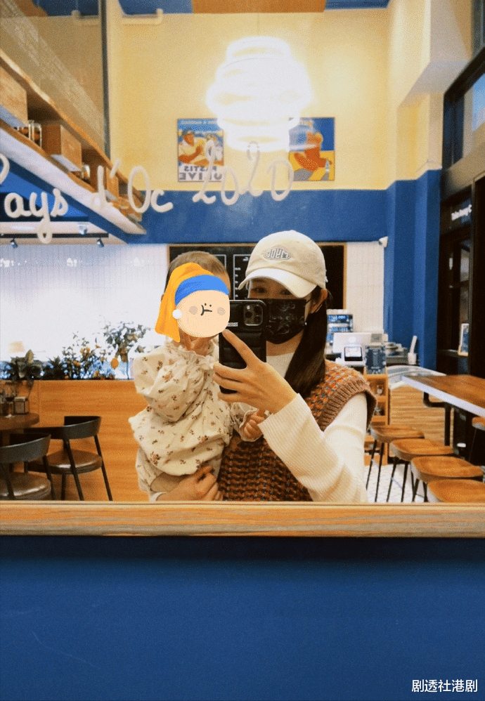 施伯雄|放闪,吴千语分享穿搭照难得见男友,施伯雄不满:又把我盖住