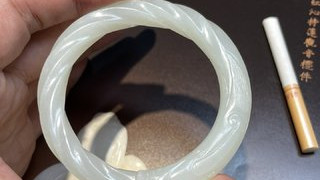 狮子|回流 舊藏和田玉“一级白 绞丝咬尾龙手镯”