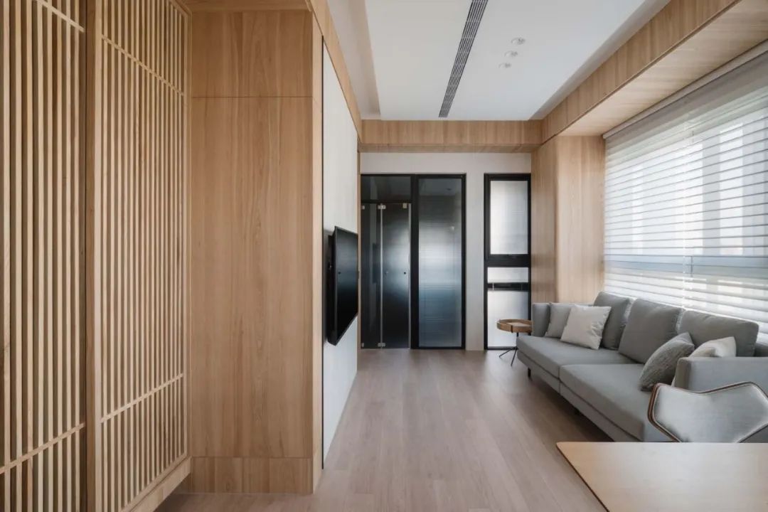 老破小的逆袭:木作家具、开放式空间,她打造出了完美一人居!