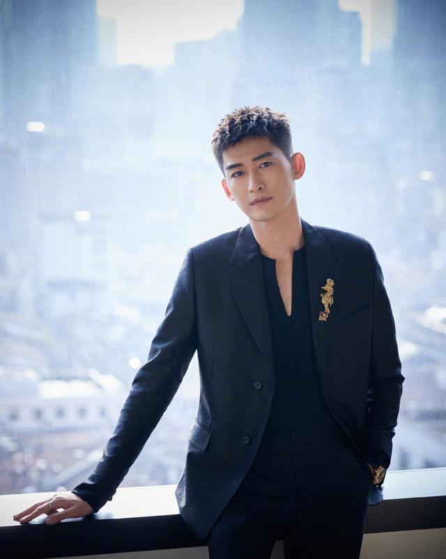 张翰|张翰拍戏屡次上演咸猪手行为,广大网友纷纷声讨,剧方火速删减