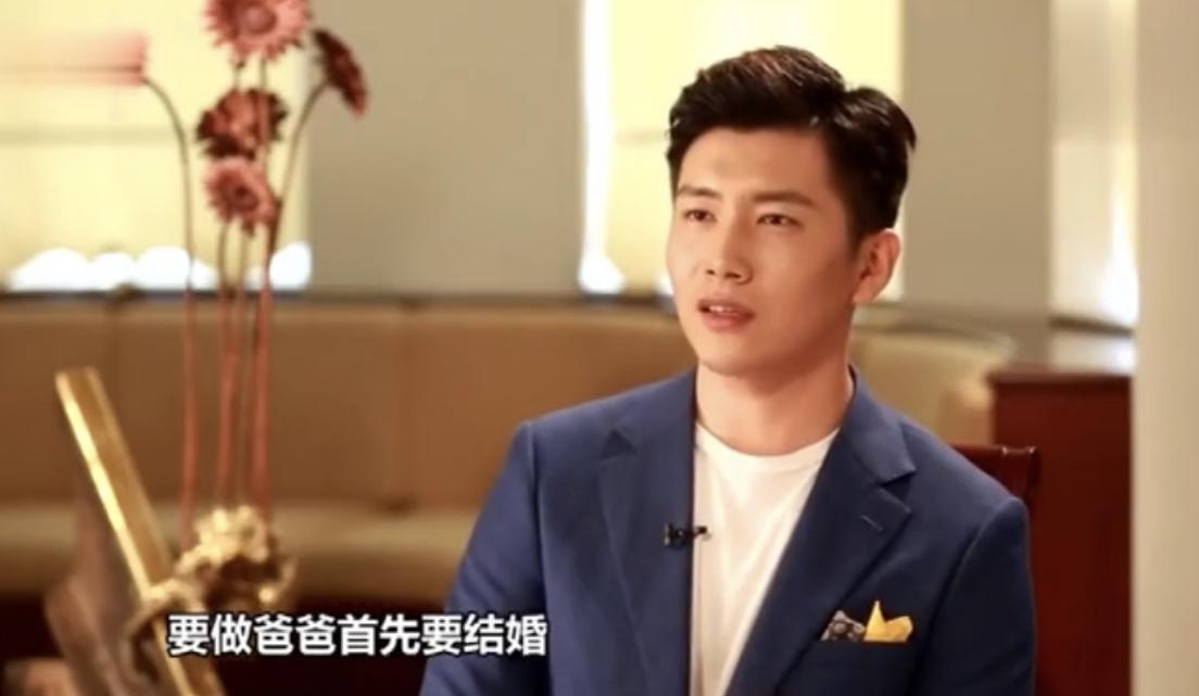 胡歌|太甜蜜！胡歌多次秀恩爱提孩子满脸幸福，圈外老婆正脸照疑似曝光