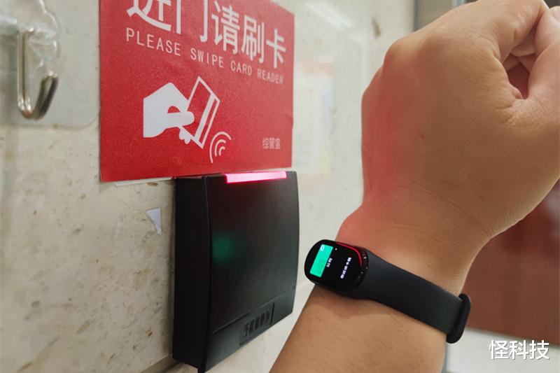 零售业|屏幕更大，模式更多，续航更长，新品小米手环7开箱体验
