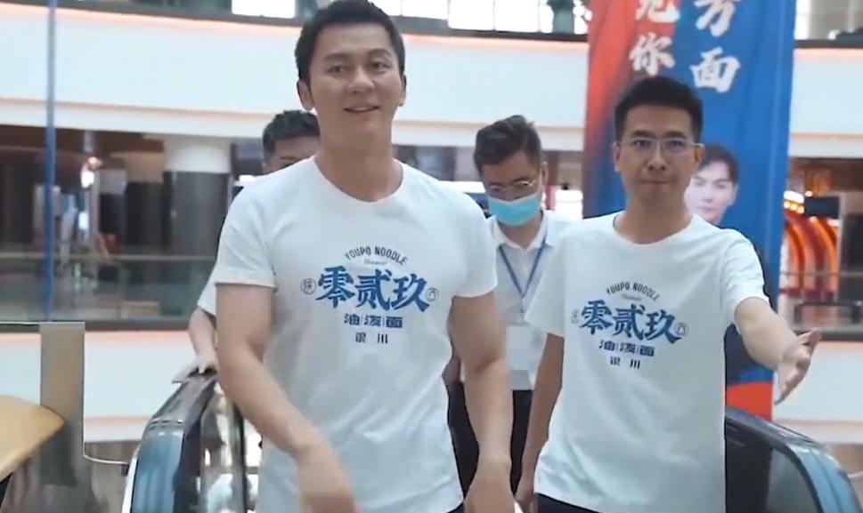 李晨|李晨有多土豪?一天换三辆车,名下有19家公司,成黄晓明最大敌人