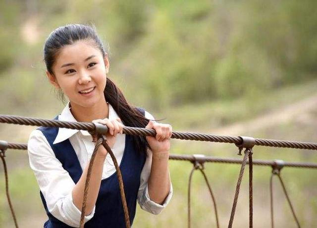 李小萌|出道17年零绯闻,她被称“最干净女星”,初恋老公为她拒演吻戏