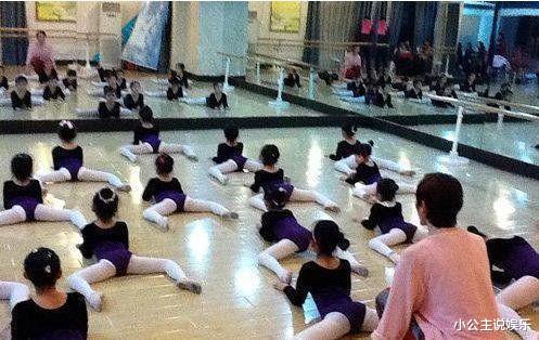 许晴|男版“杨丽萍”：只会跳舞不会自理，无儿无妻全靠学生家长照顾