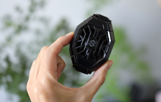 冰封|最高降温26度?红魔涡轮散热背夹对比黑鲨2Pro,究竟孰优孰劣?