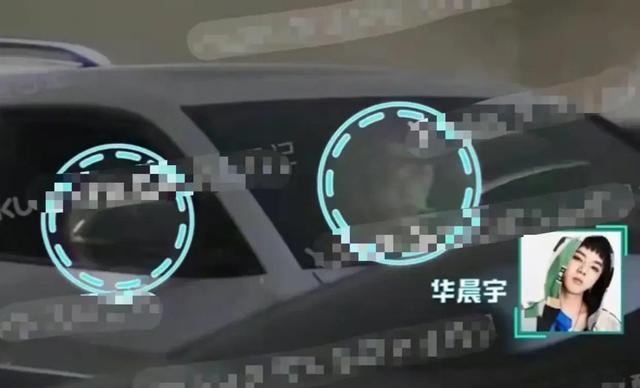 华晨宇|华晨宇被拍和一女子牵手回家