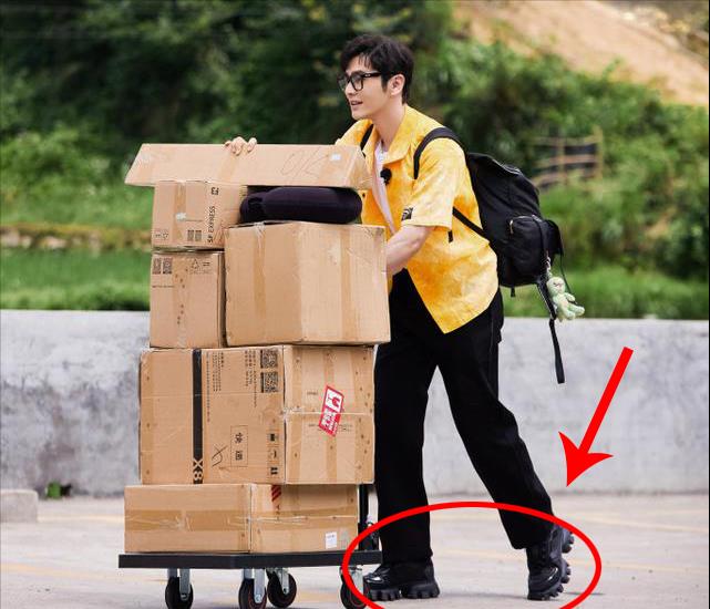 黄晓明|44岁的黄晓明，还在为身高“自卑”？