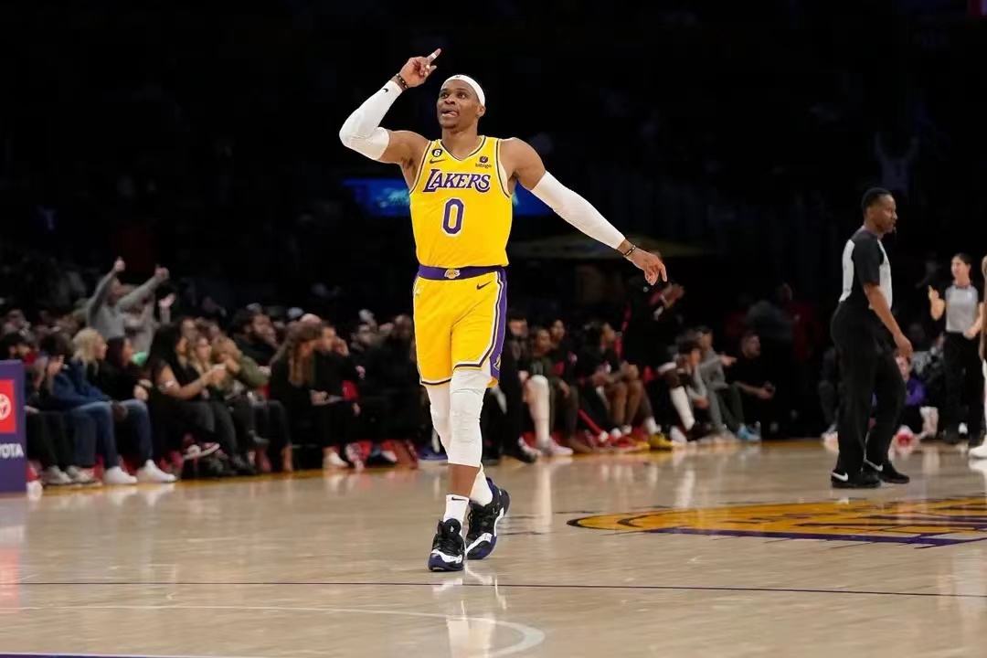独行侠任人唯亲,3换3报价湖人,威少可助东契奇夺得MVP