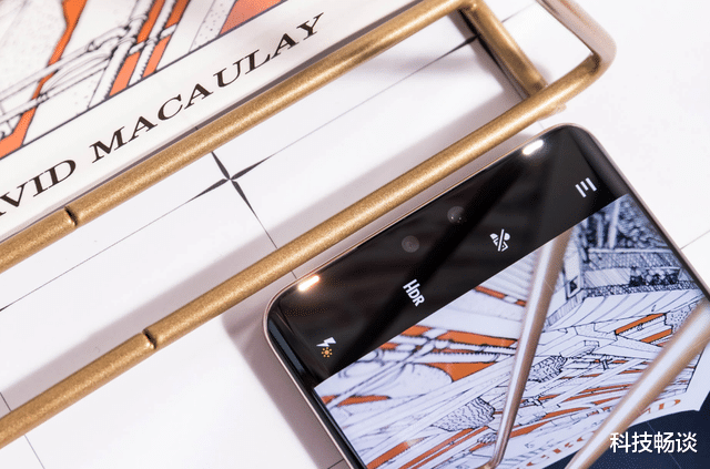 vivo|年轻人选手机太难？这台来自vivo的新机，治好了不少纠结症